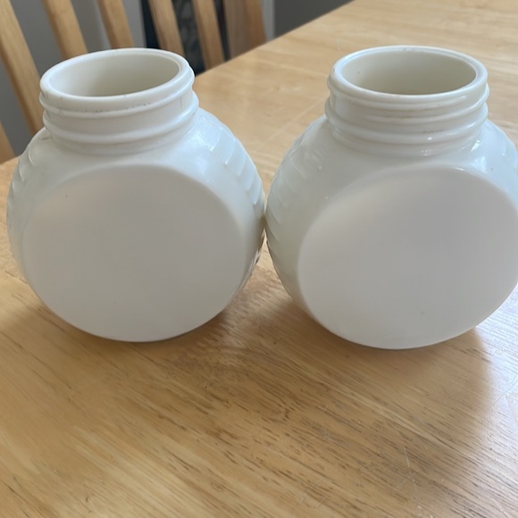 Salt & Pepper.   No lids. - Picture 4 of 6